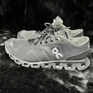 On Cloud Womens 8.5 Running Shoes Black White Mesh Lace Up Athletic Sneakers